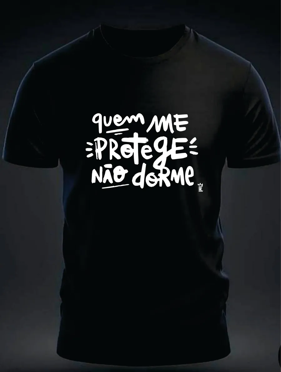 Camiseta Quem Me Protege Não Dorme — Rei 7 da Lira
